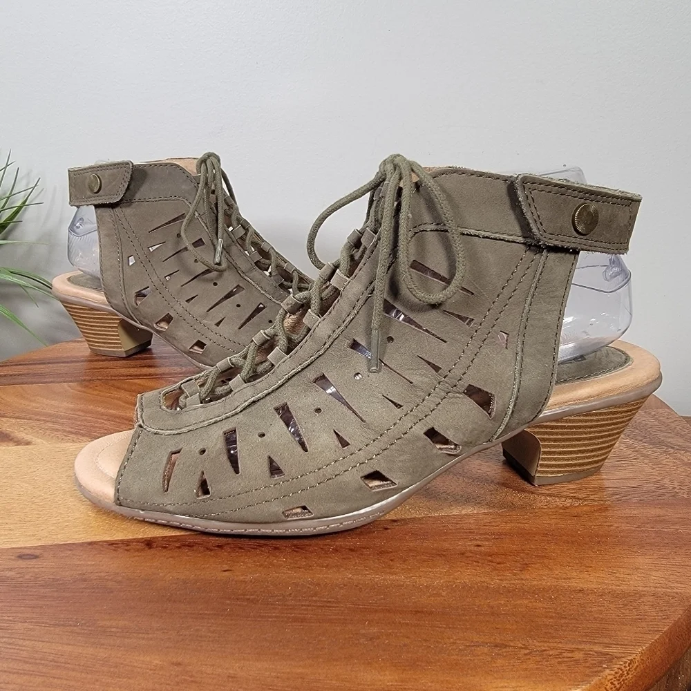 Earth Olive Green Leather Heeled Sandals Oerforated Design Lace up Size 9 D Wide